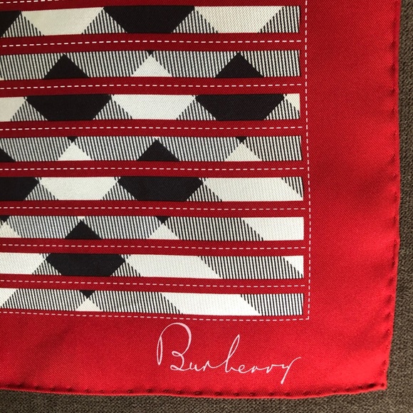 Burberry large silk rectangular large scarf - Picture 7 of 7